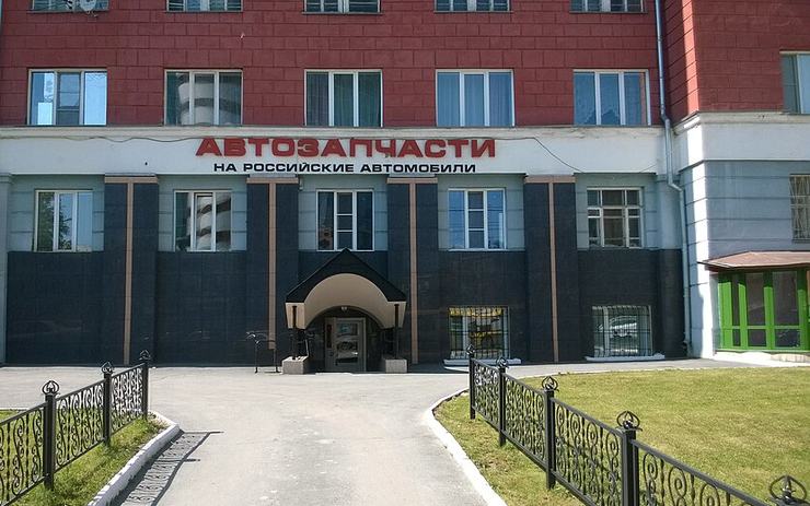 Вход в магазин автозапчастей